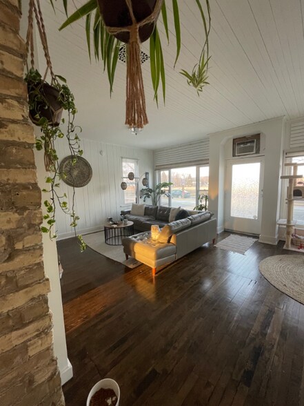 Building Photo - 3581 S Kinnickinnic Ave