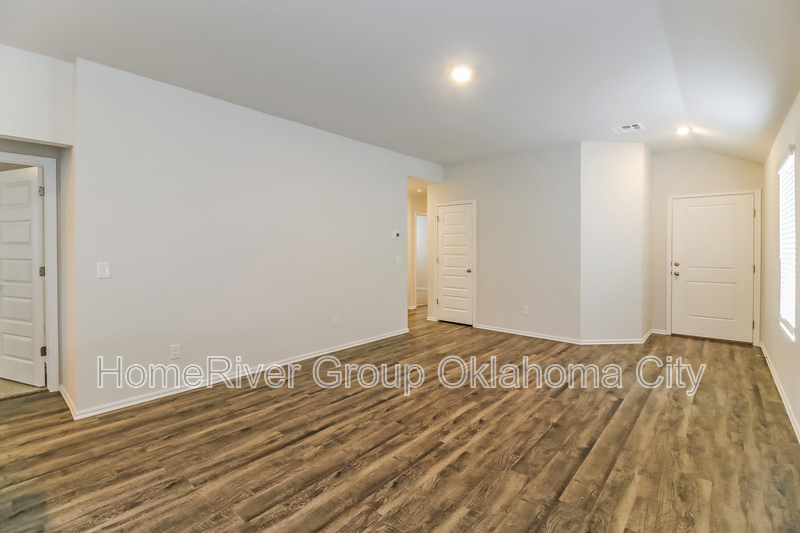 Building Photo - 1212 S Brk Dr