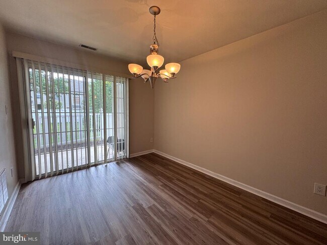 Building Photo - 807 Kirby Way