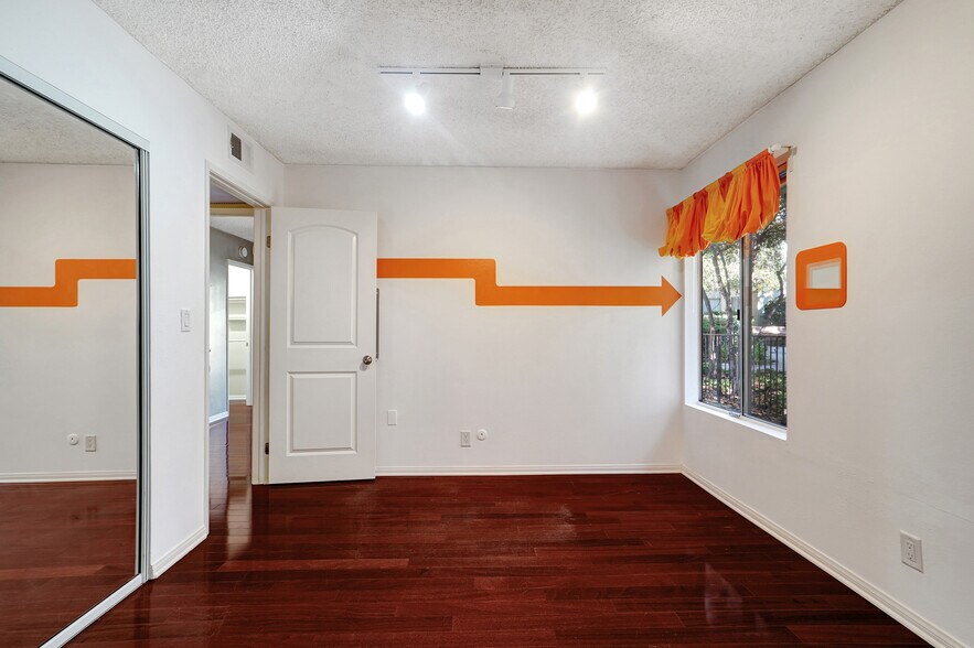 Building Photo - 9103 Summertime Ln