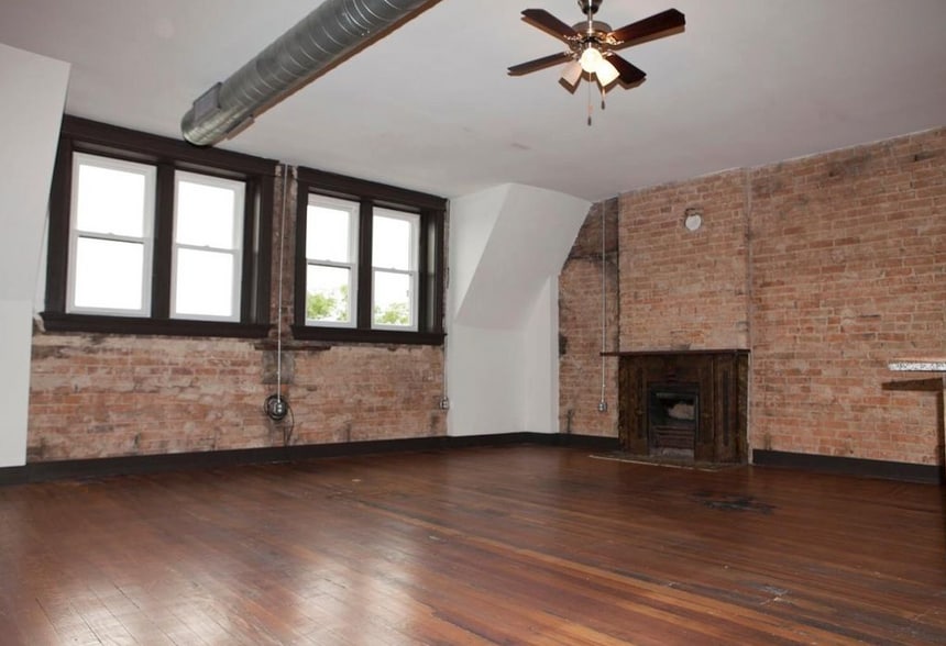 Building Photo - 2611 Short Vine St