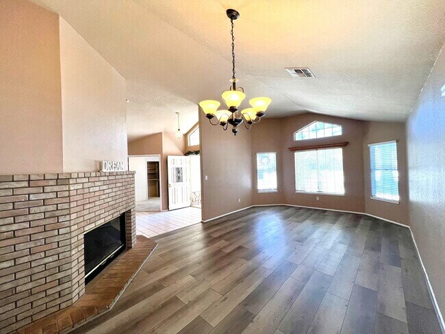 Building Photo - Spacious 4 Bed / 2 Bath Home with Loft, Fireplace & Beautiful Outdoor Entertaining Area!