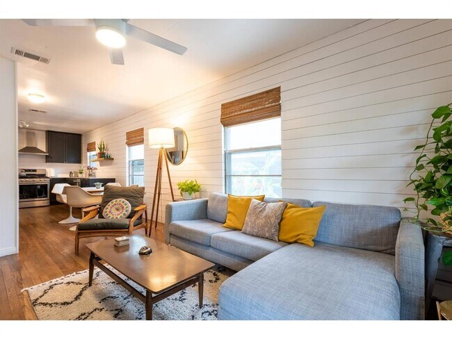 Building Photo - 3011 E 17th St