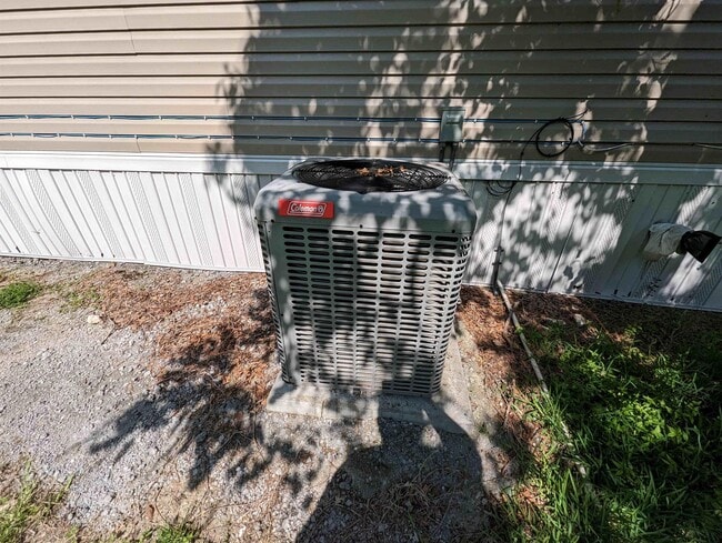 Building Photo - 2590 E Lucas Dr