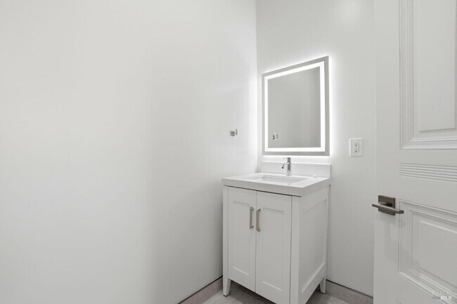 Building Photo - 172 Bella Vista Ave