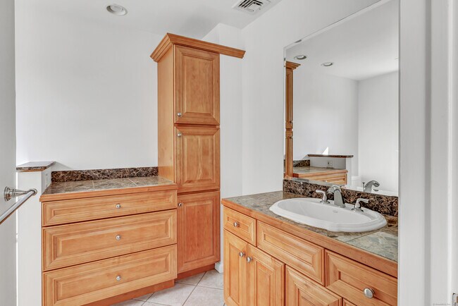 Building Photo - 41 Butternut Ln