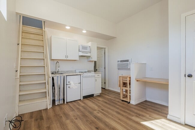 Building Photo - 303 Mountain View St