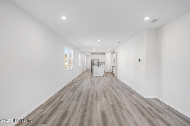 Building Photo - 95999 Surrey Pl