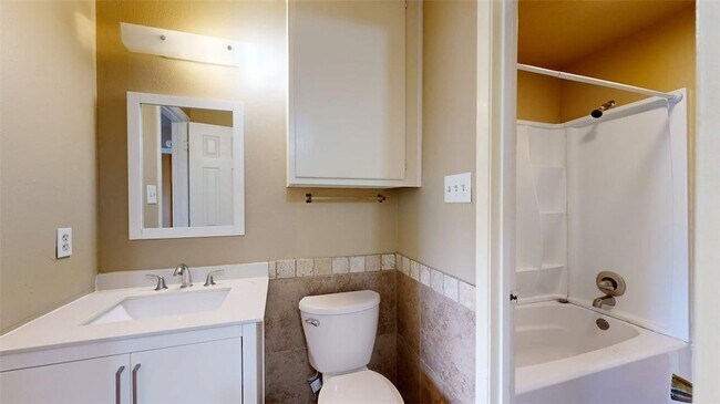Building Photo - 805 San Pedro Dr
