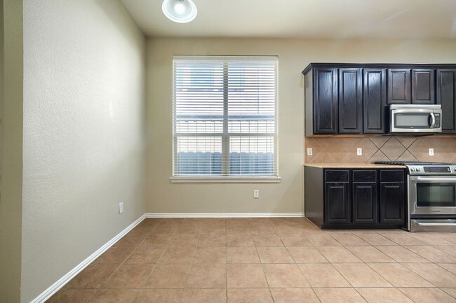 Building Photo - 10525 Sexton Dr