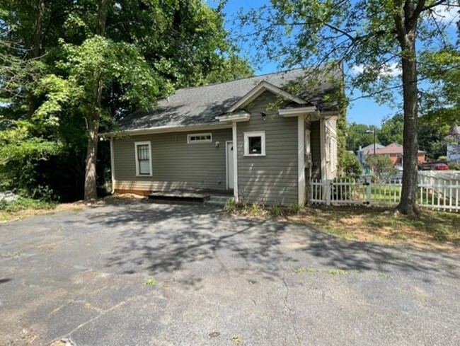Building Photo - Introducing WesleyHeights401, a charming 3...
