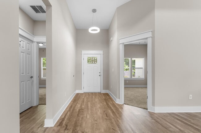 Building Photo - 5 Romana Ln