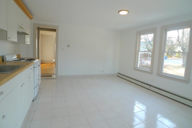 Building Photo - 83 Main St