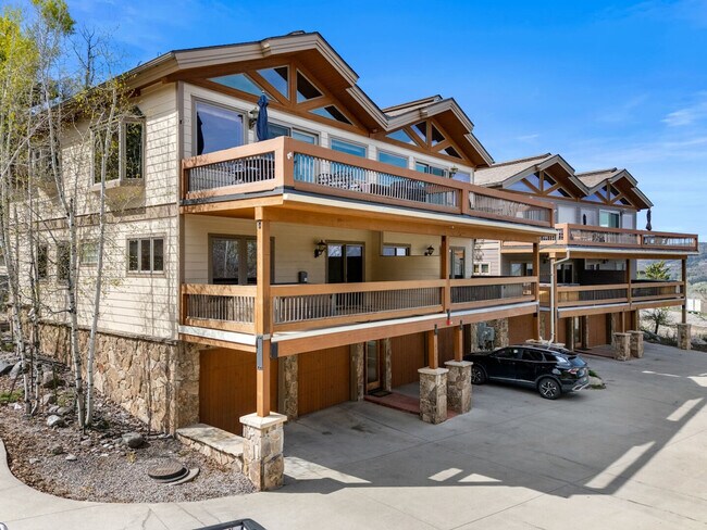 Building Photo - 2137 Overlook Dr