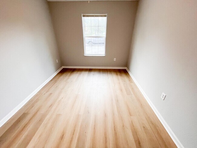 Building Photo - 5289 Stacy St