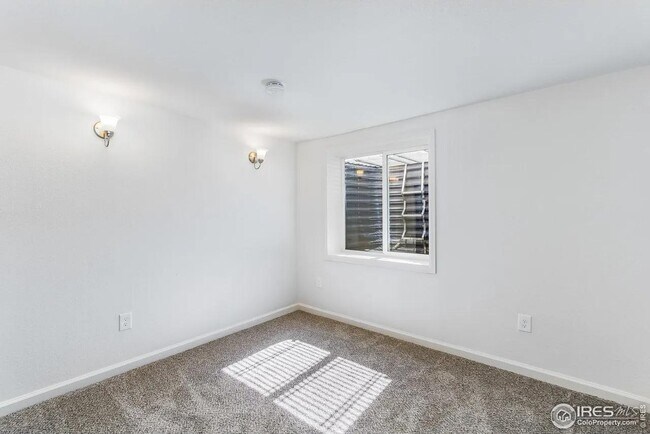 Building Photo - 2025 Orchard Pl
