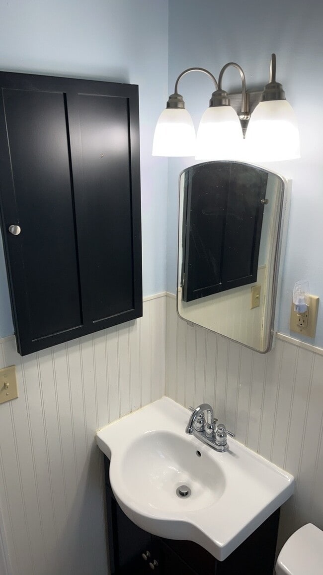 Building Photo - 4230 Reading Rd