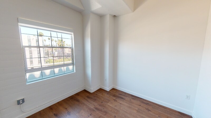 Building Photo - 3550 W 6th St