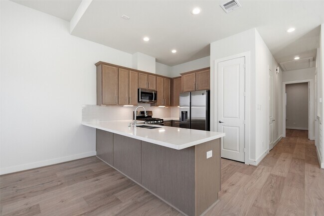 Building Photo - 1106 Yellow Pl