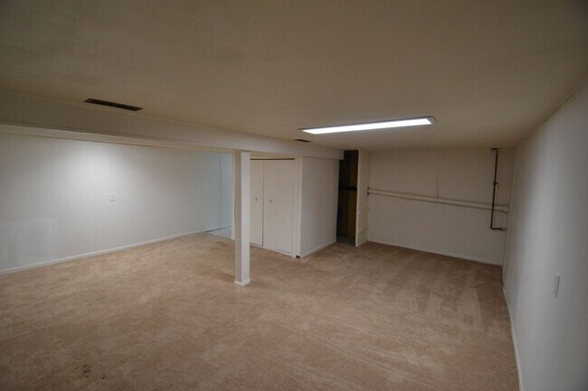 Building Photo - 613 Erie Rd