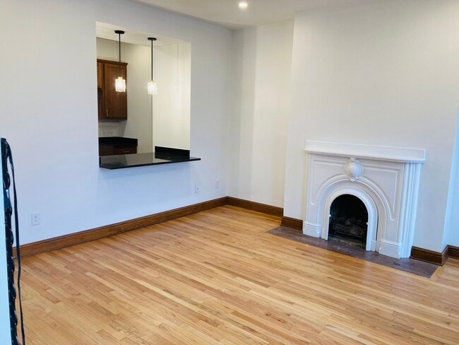 Building Photo - 104 E North Ave