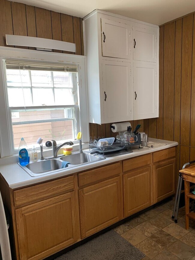 Building Photo - 1614 Adams St