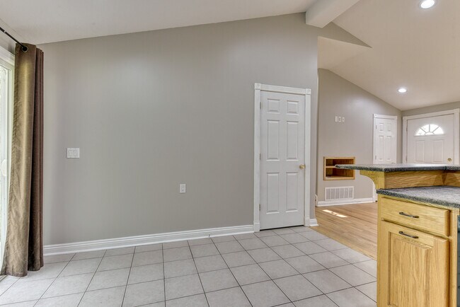 Building Photo - 5710 N 68th St