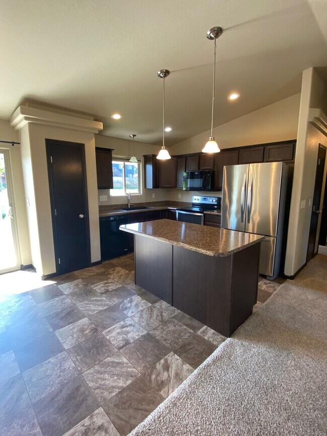 Building Photo - ** SPECIAL MOVE-IN OFFER ** 4 Bedroom, 3 B...