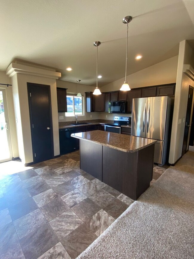 Building Photo - * SPOOKY SPECIAL! * 4 Bedroom / 3 Bathroom...