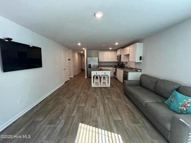 Building Photo - 115 Cleat Dr