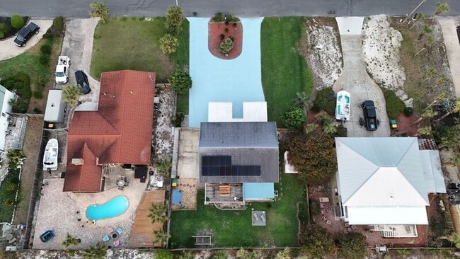 Building Photo - 723 Sailfish Dr