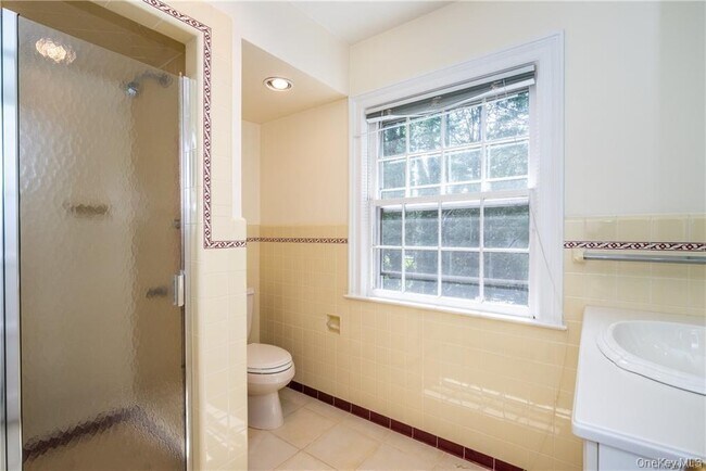 Building Photo - 25 Jerome Ave