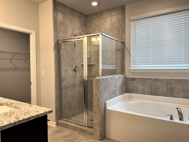Building Photo - 1011 Altavista
