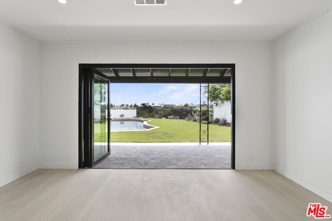 Building Photo - 4444 Don Felipe Dr