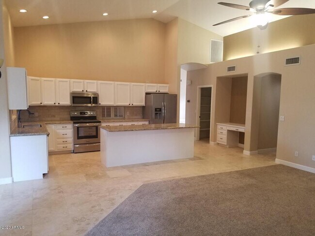 Building Photo - 6834 E Gelding Dr