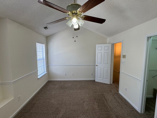 Building Photo - 8419 Southgate Commons Dr