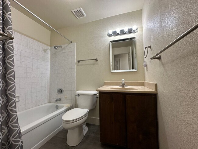 Building Photo - Spacious home with RV parking in Spanish Springs