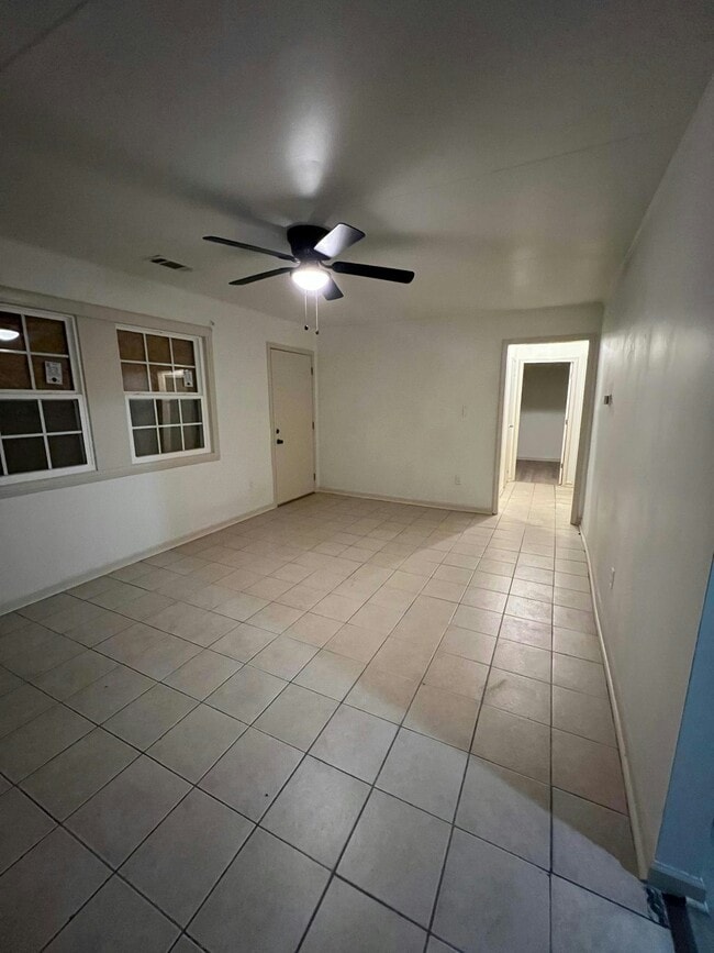 Building Photo - 791 Par Ave