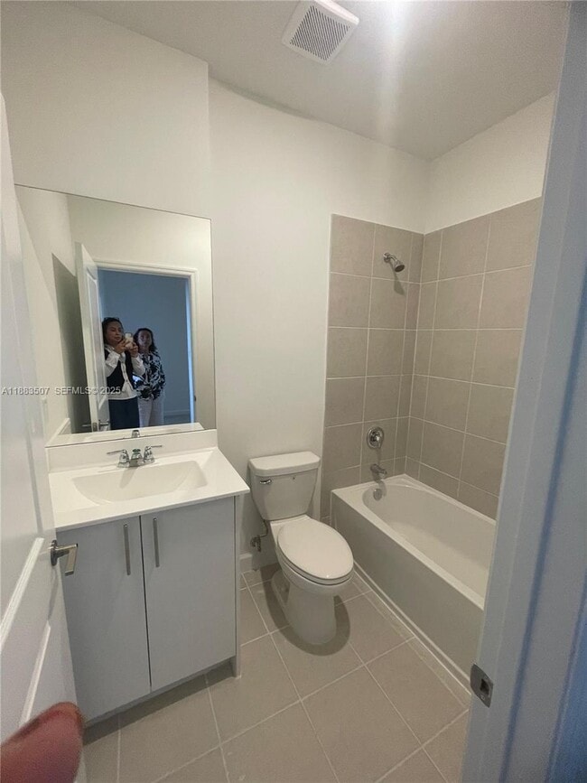 Building Photo - 204 10th Ct