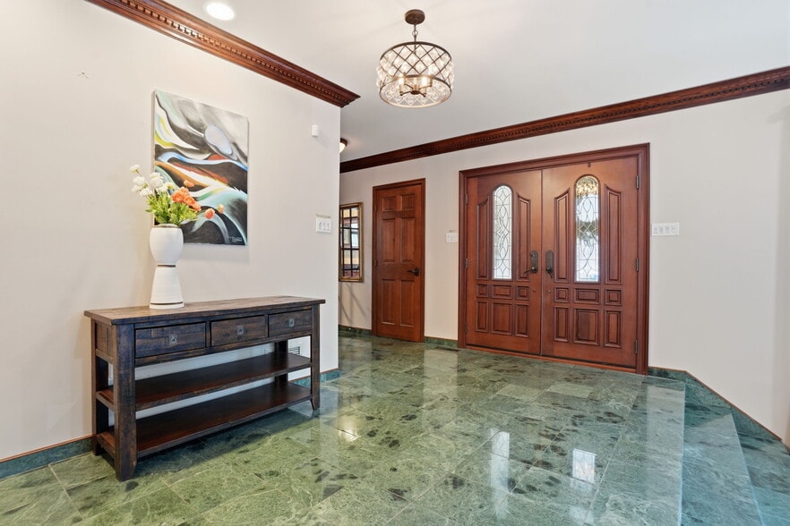 Building Photo - 244 Mathers Rd