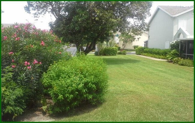 Building Photo - 423 Waterside Dr
