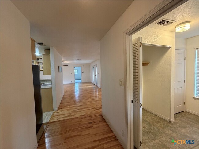 Building Photo - 200 Peggs Pl