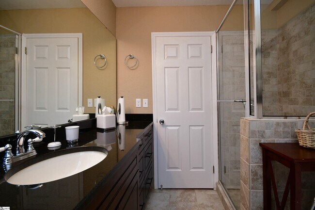 Building Photo - 1671 Hogback Mountain Rd