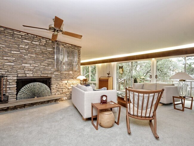 Building Photo - 6001 Highland Hills Dr