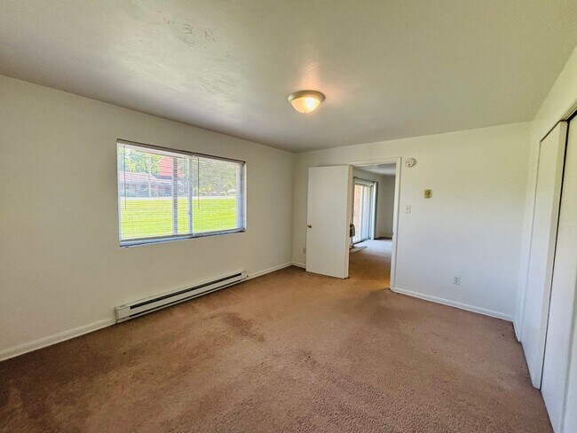 Building Photo - 1 Bedroom, 1 Bath Apartment
