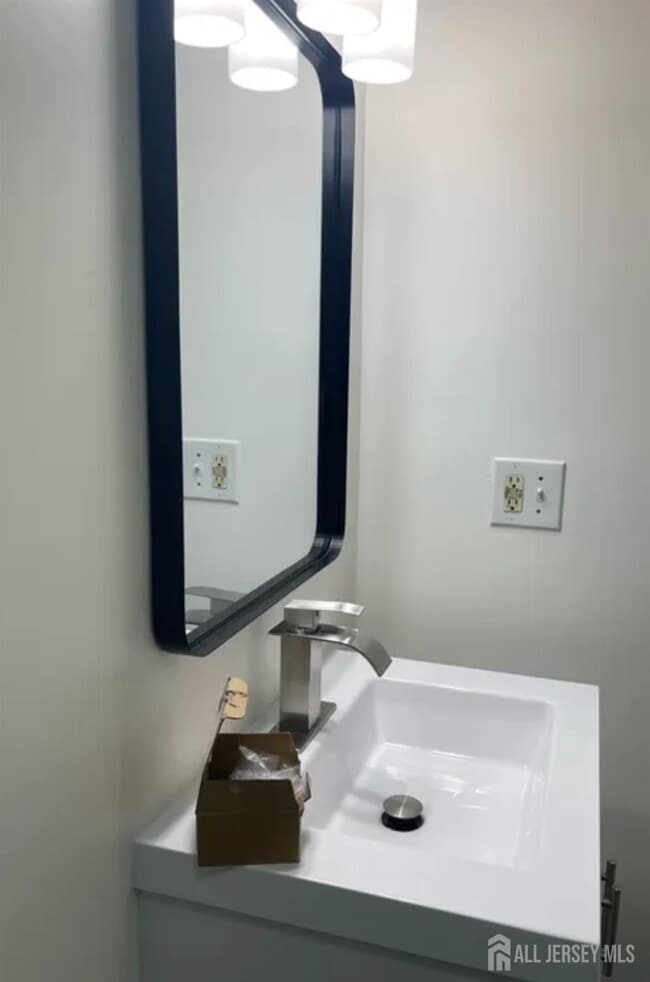 Building Photo - 84 Seabreeze Way