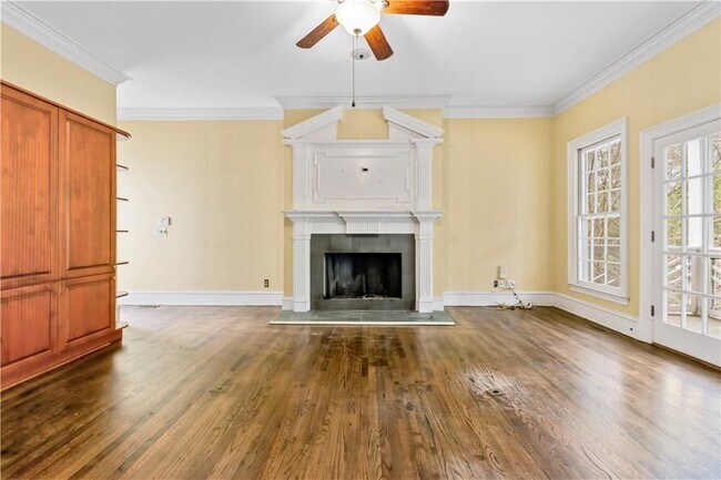 Building Photo - 430 W Wesley Rd NW