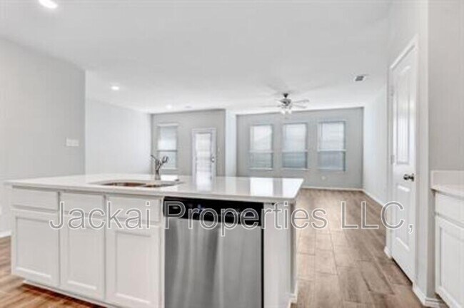 Building Photo - 1217 Benwick Dr