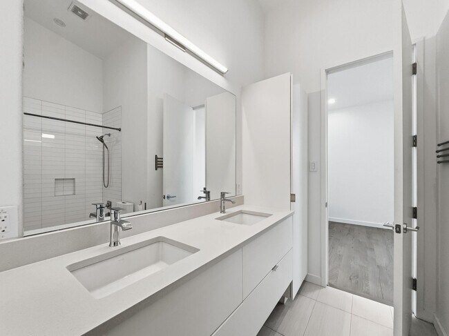 Building Photo - 4814 Manett St