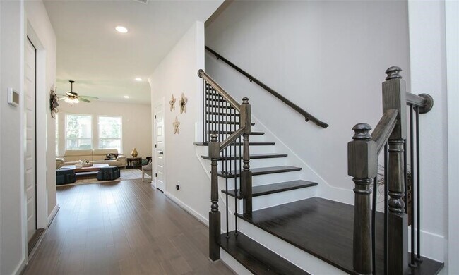 Building Photo - 2103 Pueblito Dr